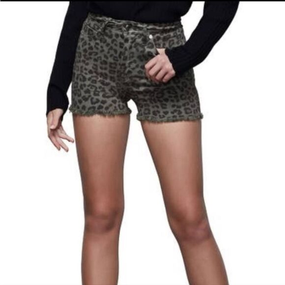 Good American NWT Sage Olive Green Leopard Print cut off jean shorts Size 6 / 28 - Picture 1 of 9